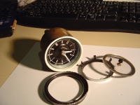  prise off the bezel (doesn't untwist like others)